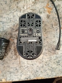 Mouse de gaming ultra-ușor ATTACK SHARK R5, Negru, 39g, fibră de carbon, senzor PAW3950MAX, 42000 DPI, 8000Hz, Bluetooth/2.4G/USB-C, versatil 2