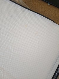 Pernă ortopédică ergonomică pentru scaun auto Healthfix cu spumă cu memorie, antiderapantă — pată pe partea albă (stare: vezi a 2-a imagine) 3