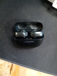 Bezdrôtové slúchadlá Bose QuietComfort Ultra Earbuds 2. generácie — chybné, na súčiastky: nepripájajú sa k telefónu (stav: pozri 2. obrázok) 2