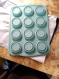 ZHUDALA Tavă din silicon pentru 12 brioșe cu ramă metalică, antiaderentă, fără BPA, pentru brioșe și negrese, alb-negru, utilizat 4