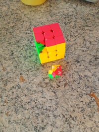 Cub Rubik Speed 3x3 Magnetic – Defect, parțial funcțional – defect, funcționează parțial: o piesă a căzut (stare: vezi a doua imagine) 2
