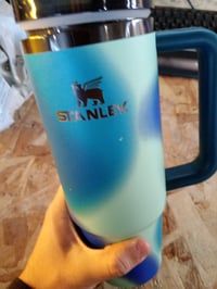 Stanley Quencher H2.0 Flowstate termosica sa slamkom 0,89L Coastal Teal — vidljivi vanjski tragovi korištenja, deformirano (stanje: vidi 2. sliku) 2