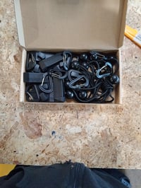 Dromzen set kopči za ceradu, crni, za šatore i cerade, 30 kom (nepotpuno: nedostaju 3 karabinjera i 3 kopče) - Fleksibilna zatezna kvačica 5