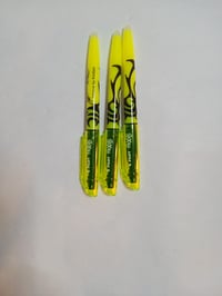 Gumovateľný zvýrazňovač Pilot FriXion Light – neónovo žltý – balenie 3 ks – viditeľne používaný 2