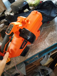 AIVOLT 40V akumulátorový fúkač na lístie, vysávač a drvič 3 v 1, s 2x20V 2Ah akumulátormi, 40-litrovým zberným vakom, ramenným popruhom a 2 3