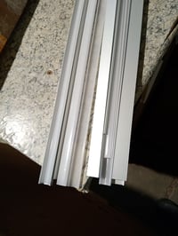 Chesbung hliníkový U-profil pre LED pásy 6x1 m, s mliečnym krytom, žltý — Chýbajú kovové montážne úchytky a koncové krytky (stav: viď 2. obrázok) 2