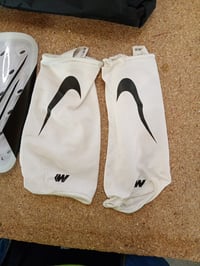 Nike Mercurial Lite DN3611-100 štitnici za potkoljenicu uniseks, bijelo/crni, veličina S, lagani nogometni štitnici s mrežicom za pričvršćivanje 3