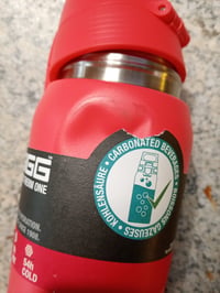 Termoska z nehrdzavejúcej ocele SIGG Shield Therm One Watermelon, 0,75 l, ružová, vhodná na sýtené nápoje — väčšie preliačiny (stav: pozri 2. obrázok) 4