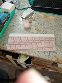 Set mouse și tastatură Logitech 920-011314 - roz — fără stick și baterii (stare: vezi a 2-a imagine) 4