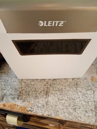 Distrugător de documente Leitz IQ Home, nivel de securitate P4, 7-6 coli 70-80 g/m², 15 litri — resturi de hârtie în mecanismul de tăiere (stare: vezi a 2-a imagine) 2