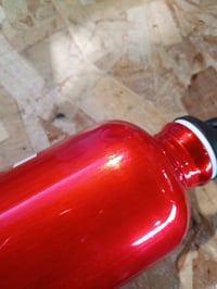Hliníková fľaša SIGG Traveller na sýtené nápoje, červená, 0,6 l, bez BPA — fľaša je pretlačená a fľakatá (stav: pozri 2. obrázok) 2