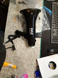 Pyle PMP43IN Megafon Beépített Szirénával 40W, 8 colos, 915m Hatótáv, Állítható Hangerő, AUX/MP3 Bemenet, Sportrendezvényekhez, Fekete 2