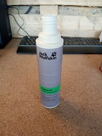 Soluție de impregnare Jack Wolfskin Apparel Clean and Proof 300 ml pentru textile și îmbrăcăminte, impermeabilă — lipsește capacul (stare: vezi poza a 2-a) 2