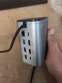 Stație de andocare Baseus Nomos Air USB-C 12 în 1, 2x4K HDMI — defectă, funcționează parțial: capac inferior de protecție rupt (stare: vezi a doua imagine) 2