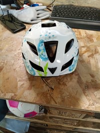 Cyklistická prilba Fischer Urban Flower s bielym kvetinovým vzorom, veľkosť S/M pre obvod hlavy 52-59 cm — bez zadného sťahovania (stav: pozri 2. obrázok) 4