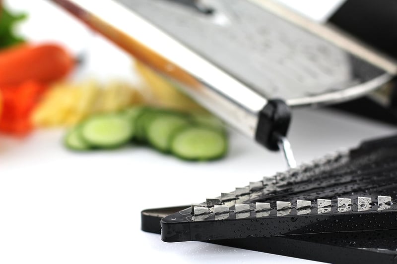 V-pengés Chef's INSPIRATIONS mandolin zöldségszeletelő 6 betéttel és kesztyűvel