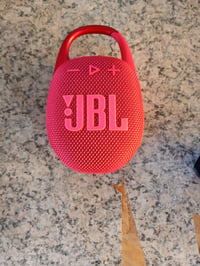 JBL Clip 5 hordozható Bluetooth hangszóró piros rögzítőkapoccsal IP67 vízálló 12 órás akkumulátor mély basszus használt 2