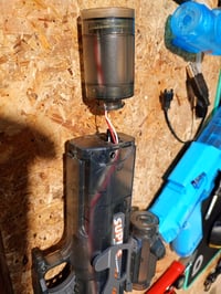Pistol cu apă electric POPERFUN, 2 bucăți – cu flacără LED – defect, funcționează parțial: tubul pistolului negru este deteriorat (stare: vezi a 2-a fotografie) 2