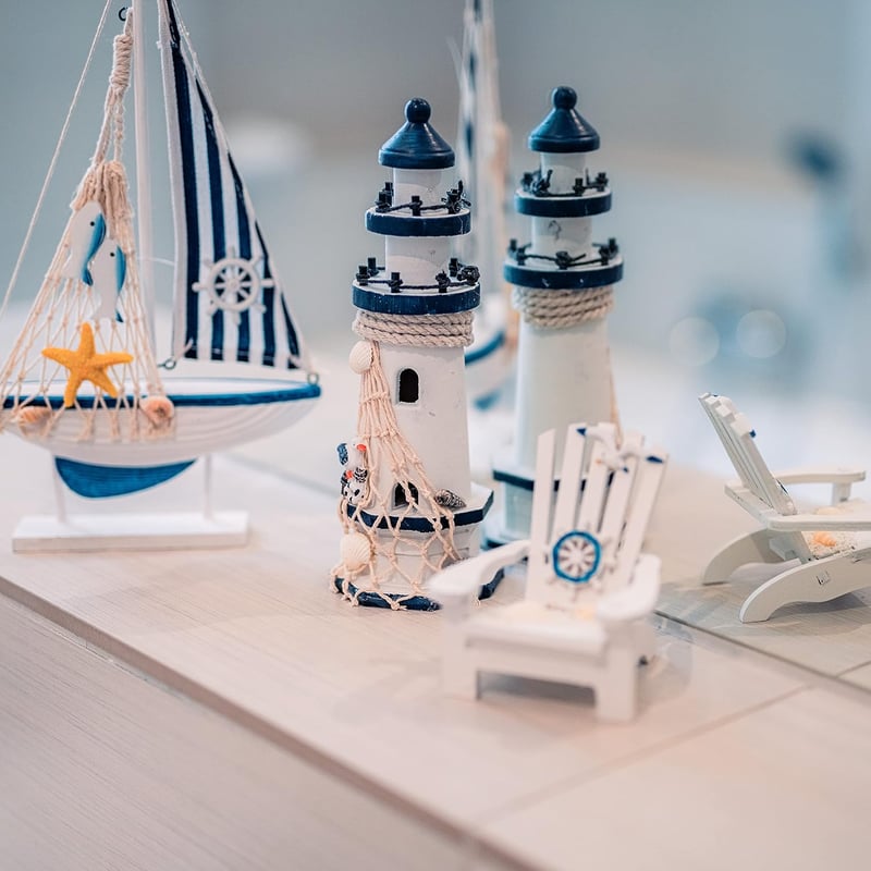 Flanacom Fa Világítótorony Dekoráció Sirály Mintával - Tengerparti Stílusú Fürdőszoba Kiegészítő - Részletgazdag Maritim Dísz 24 cm