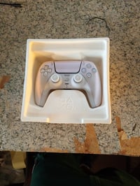 Controller wireless PlayStation DualSense în culoarea alb perlat Chroma Pearl pentru PS5, în stare utilizată 2