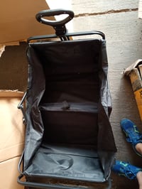 Skladací vozík SURFOU 200 l, nosnosť 160 kg, 84x48x100 cm — prasknutý držiak kolesa na jednej strane (stav: pozri 2. obrázok) 3