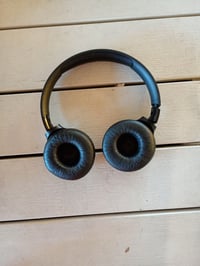 Bluetooth slúchadlá JBL Tune 520BT v čiernej farbe, 57-hodinová výdrž batérie, skladací dizajn, nabíjací kábel (stav: pozri 2. obrázok) 3