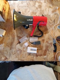 Pyle LOUD Bluetooth megafón 100W, prenosný PA reproduktor — netestované (chýbajú batérie na testovanie) (stav: pozri 2. obrázok) 2