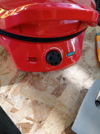 Princess Pizza Maker 115007 – 32 cm, max. — defect, funcționează parțial: crăpături, lipsește capacul de reglare a temperaturii (stare: vezi a 2-a imagine) 5
