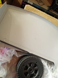 Grătar pe gaz Clatronic GG 3590 cu 2 zone de gătire, individual — rafturi laterale deteriorate, capac zgâriat (stare: vezi poza 2) 2