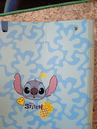 Dosar cu inele A4 Premium Grupo Erik Disney Stitch Tropical, 4 inele - Albastru - Ușoară cută (stare: vezi a 2-a imagine) 3