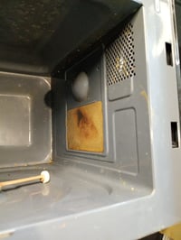 Toshiba MW2-MM20PF(BK) mikrovalna pećnica 20 L 800W 5 — neispravna, za dijelove: dimi pri uključivanju (stanje: vidi drugu sliku) 2