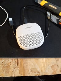Bose SoundLink Micro Bluetooth zvučnik, bijeli — — neispravan, za dijelove: ne uključuje se, ne reagira na punjenje (stanje: vidi 2. sliku) 2