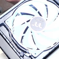 Motor ventilatora — Thermaltake CT200 PC ventilator za hlađenje 200 mm bijeli (pojedinačno pakiranje), slomljena lopatica ventilatora (dijelovi) 2