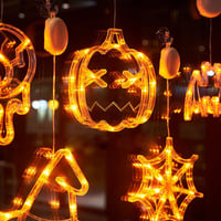 Yeeteesy Halloween Dekorációs Ablakfény - Tökök és Pókok Mintájú Meleg Fehér LED Világítás Beltérre és Kültérre, Elemes Működés, Bambusz Üve 2