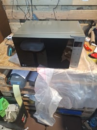 Cuptor cu microunde LG MH6535NBS cu grill, 25 L, 1000 W, Smart Inverter — defect, funcționează parțial: balamaua ușii este ruptă (stare: vezi a 2-a fotografie) 2