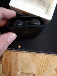 JBL Wave Buds True Wireless slušalice za uši, IP54 vodootpornost, baterija od 32 sata, snažan bas, crne - rabljeno 2