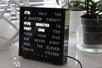 Újracsomagolt LED Design Óra Angol Szöveggel 5