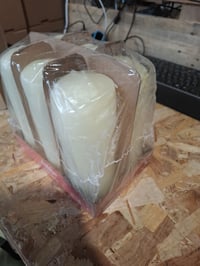 Hladká stĺpová sviečka Bolsius, farba slonová kosť, 6 ks, 20x7 cm, doba horenia 75 hodín, bez vône — 2 ks mierne poškodené (stav: pozri 2. obrázok) 3