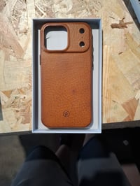 GOOD WILHELM puzdro z pravej kože pre iPhone 17 Pro Max, prémiový ochranný kryt, koňaková hnedá – — Má škvrnu (stav: pozri 2. obrázok) 3