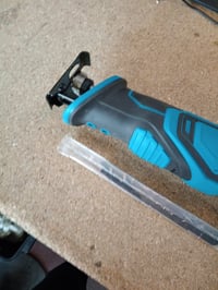 Ferăstrău sabie cu acumulator Ayolofei, compatibil Makita 18V, motor fără perii, 3500 — defect, pentru piese: nu funcționează (stare: vezi poza 2) 3