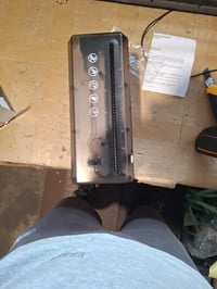 Elektrický skartovač papiera Tempo di Saldi A4 na prúžkový rez, napájanie cez USB alebo batérie — chybný (stav: pozri 2. obrázok) 2