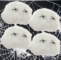 Óriás Halloween Pókháló Szett - 4 Fekete Háló és 2 Rémisztő Pók 4