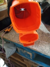 AIVOLT 40V akumulátorový fúkač na lístie, vysávač a drvič 3 v 1, s 2x20V 2Ah akumulátormi, 40-litrovým zberným vakom, ramenným popruhom a 2 4