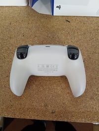 Bezdrôtový ovládač Sony DualSense biely — chybný, čiastočne funkčný: ľavá páčka zaseknutá doľava (stav: pozri 2. obrázok) 3