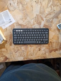 Logitech Pebble Keys 2 K380s Bluetooth vezeték nélküli billentyűzet — Az egyik billentyű foglalata törött (állapot: lásd a 2. képet) 2