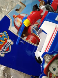 Hasičské záchranné vozidlo PAW Patrol Chase s figúrkou psíka Chase a vodnými projektilmi pre deti od 3 rokov (neúplná súprava: 1 ks 4