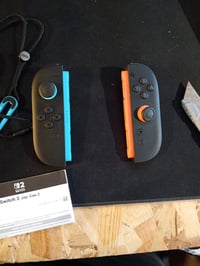 Pereche de controllere Nintendo Joy-Con 2, stânga albastru deschis și dreapta — defecte, funcționează parțial: joystick-ul portocaliu este defect (stare: vezi poza 2) 2
