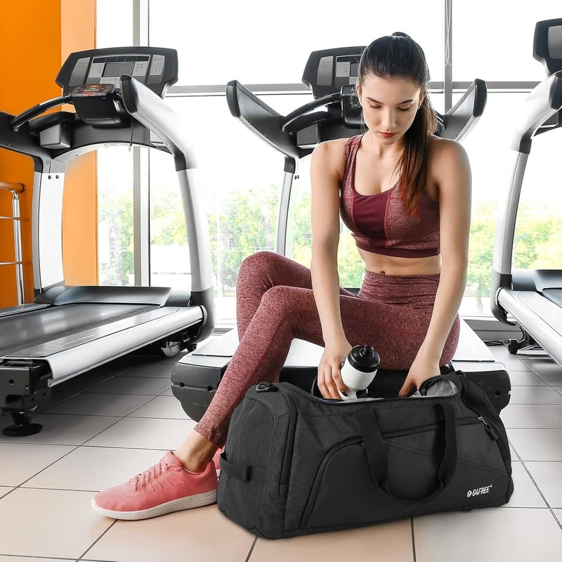 G4Free 45L/60L Utazó Hátizsák - Nagy Méretű Sporttáska Nedves és Cipőtartó Rekesszel Utazáshoz, Úszáshoz, Jógához, Túrázáshoz és Kempingezés - Dark Grey/Black