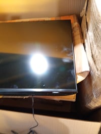 Samsung Crystal UHD 4K DU7179 Smart TV 43 inča (108 cm) — neispravan, za dijelove: slomljen kod tipke za uključivanje, nema slike (stanje: vidi 2. sliku) 3