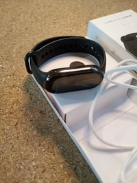 Ceas inteligent Xiaomi Mi Smart Band 8 negru, ecran AMOLED, monitorizare ritm cardiac, peste 150 de moduri sport, baterie de 16 zile, utilizat 3